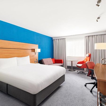 Holiday Inn Express Braintree By Ihg Bagian luar foto