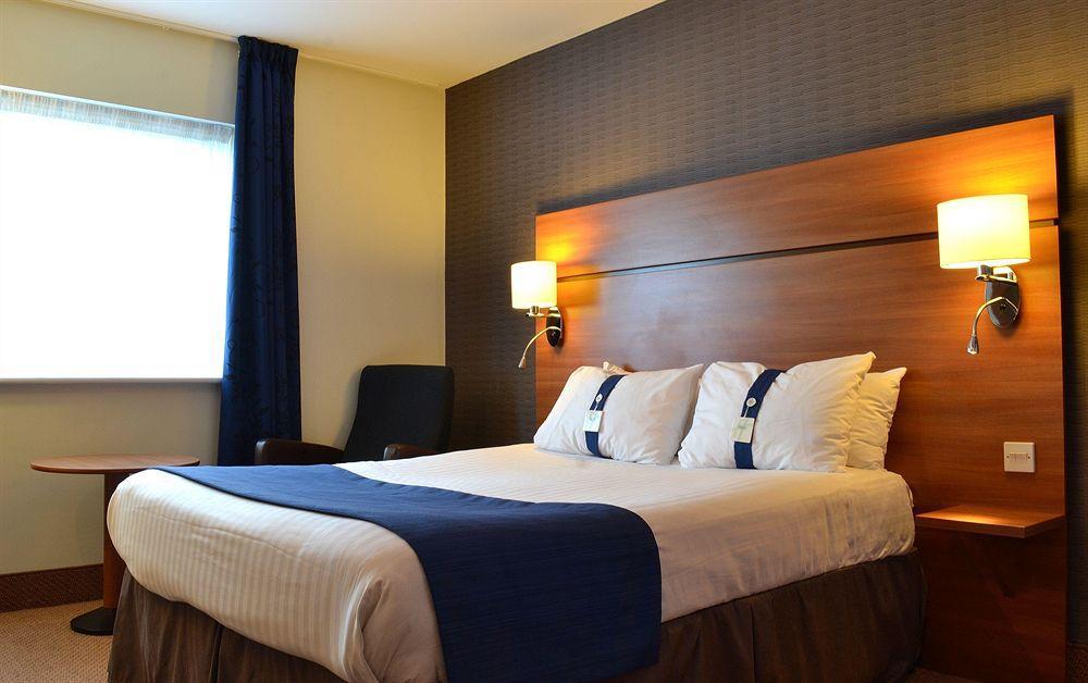 Holiday Inn Express Braintree By Ihg Bagian luar foto