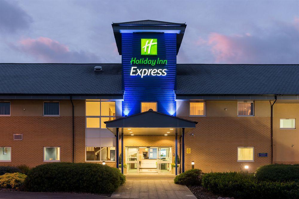 Holiday Inn Express Braintree By Ihg Bagian luar foto