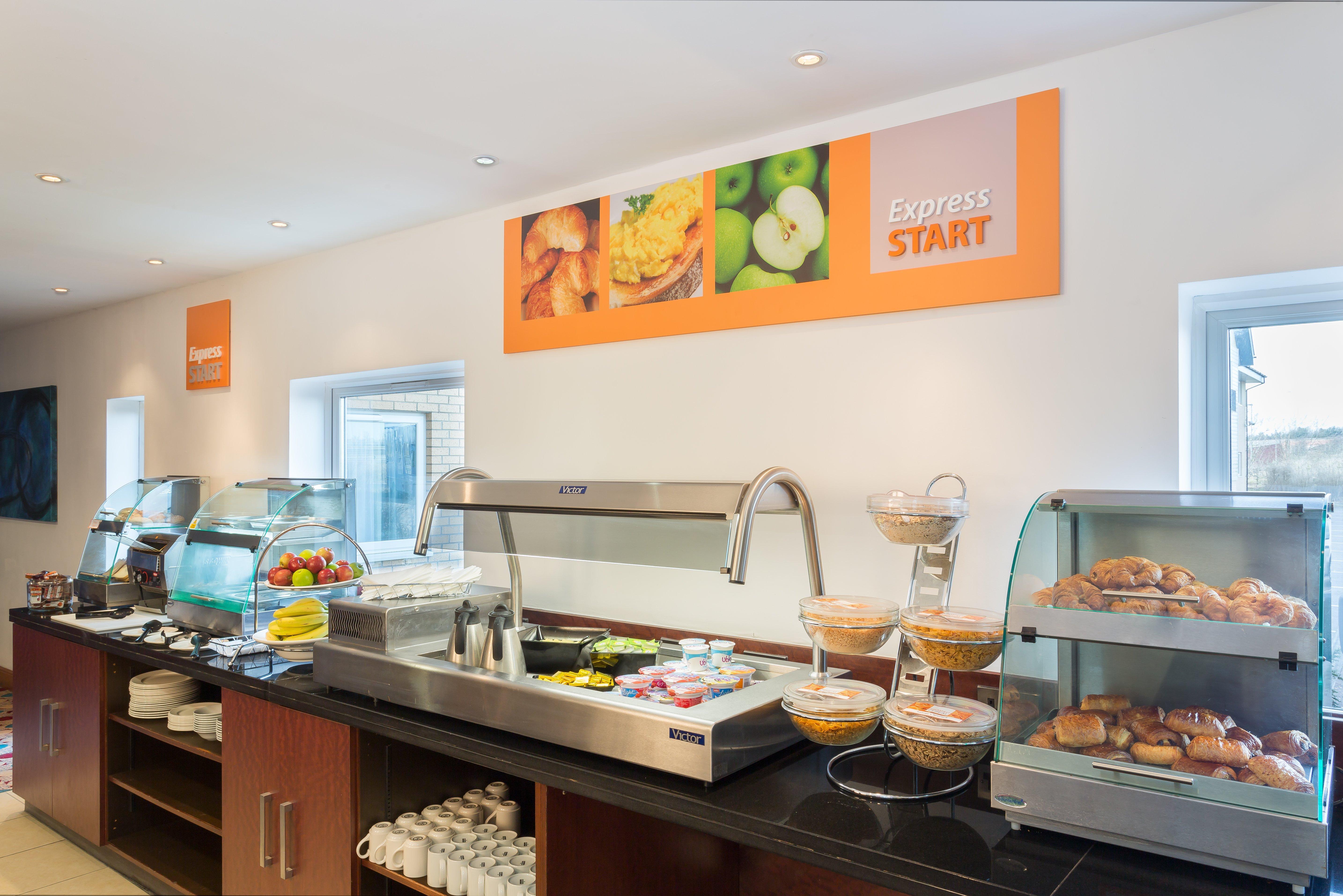 Holiday Inn Express Braintree By Ihg Bagian luar foto
