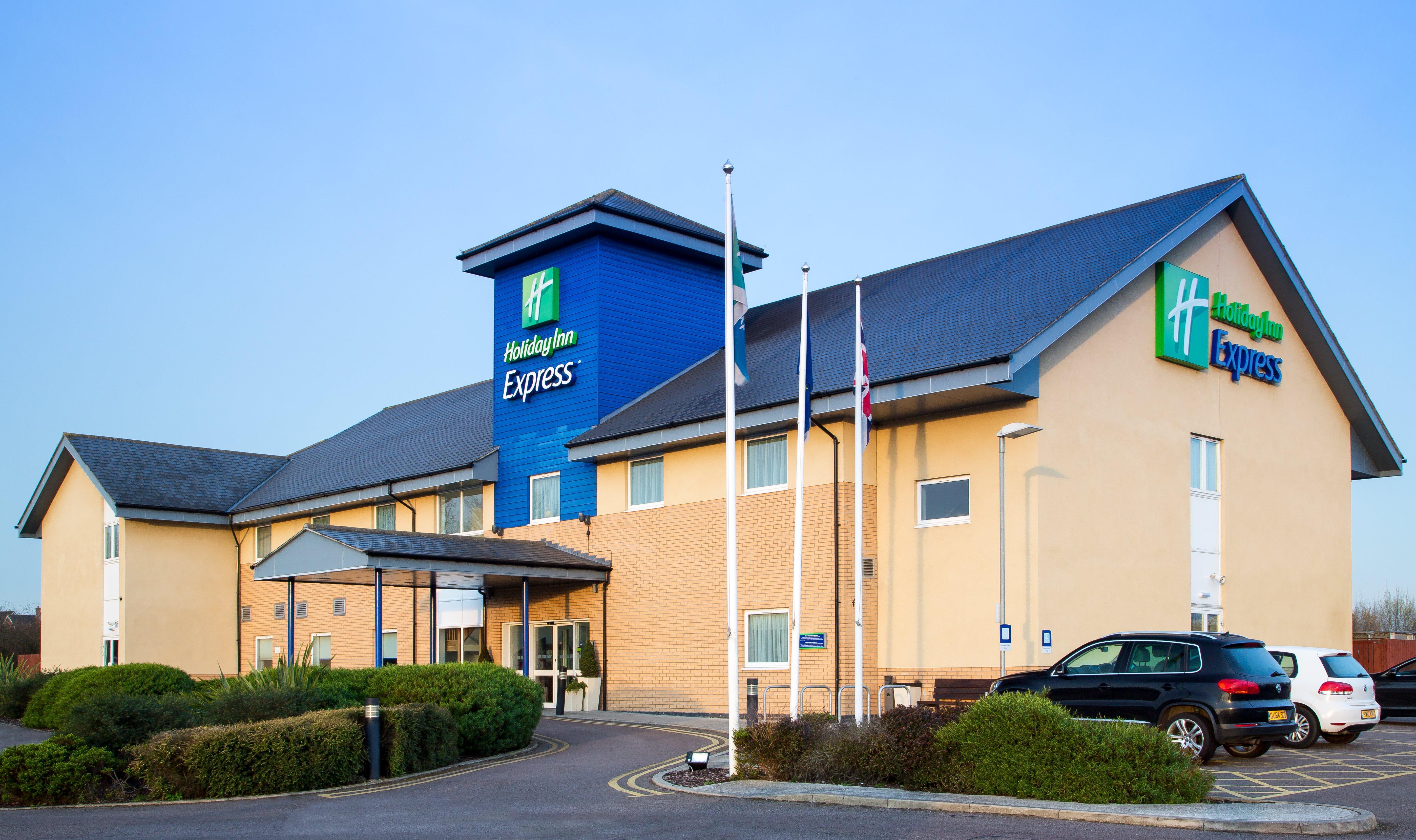 Holiday Inn Express Braintree By Ihg Bagian luar foto