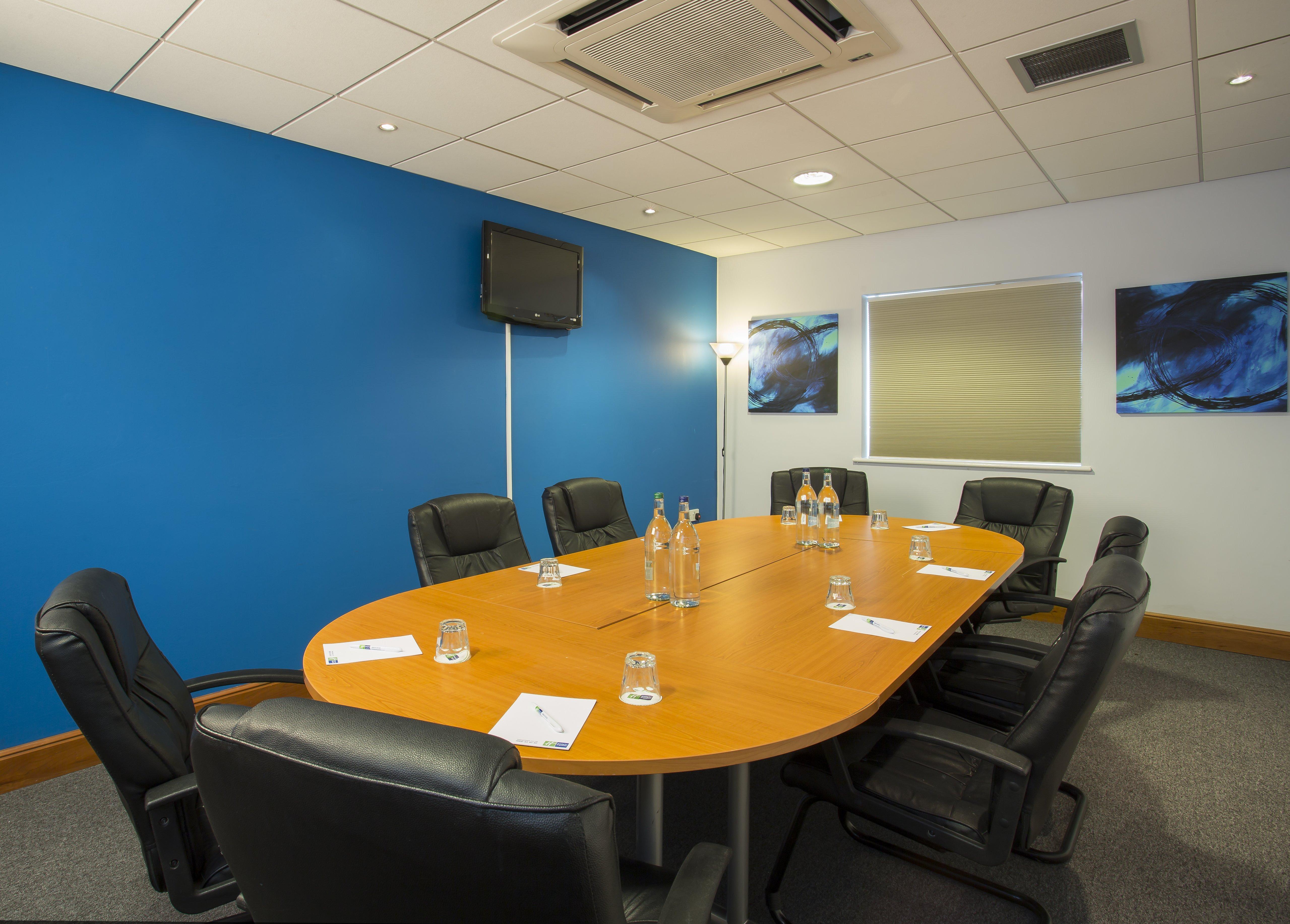 Holiday Inn Express Braintree By Ihg Bagian luar foto