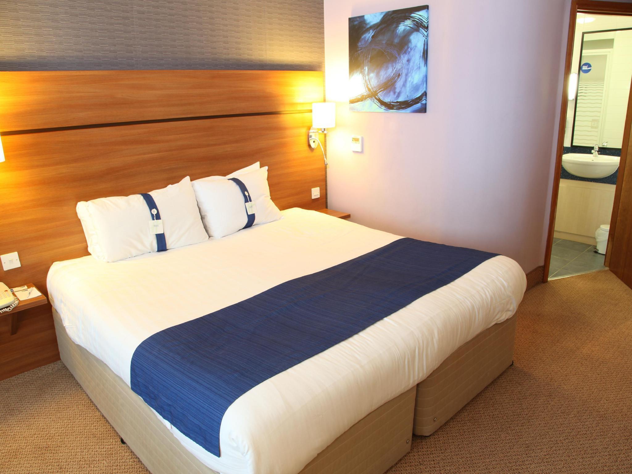 Holiday Inn Express Braintree By Ihg Bagian luar foto