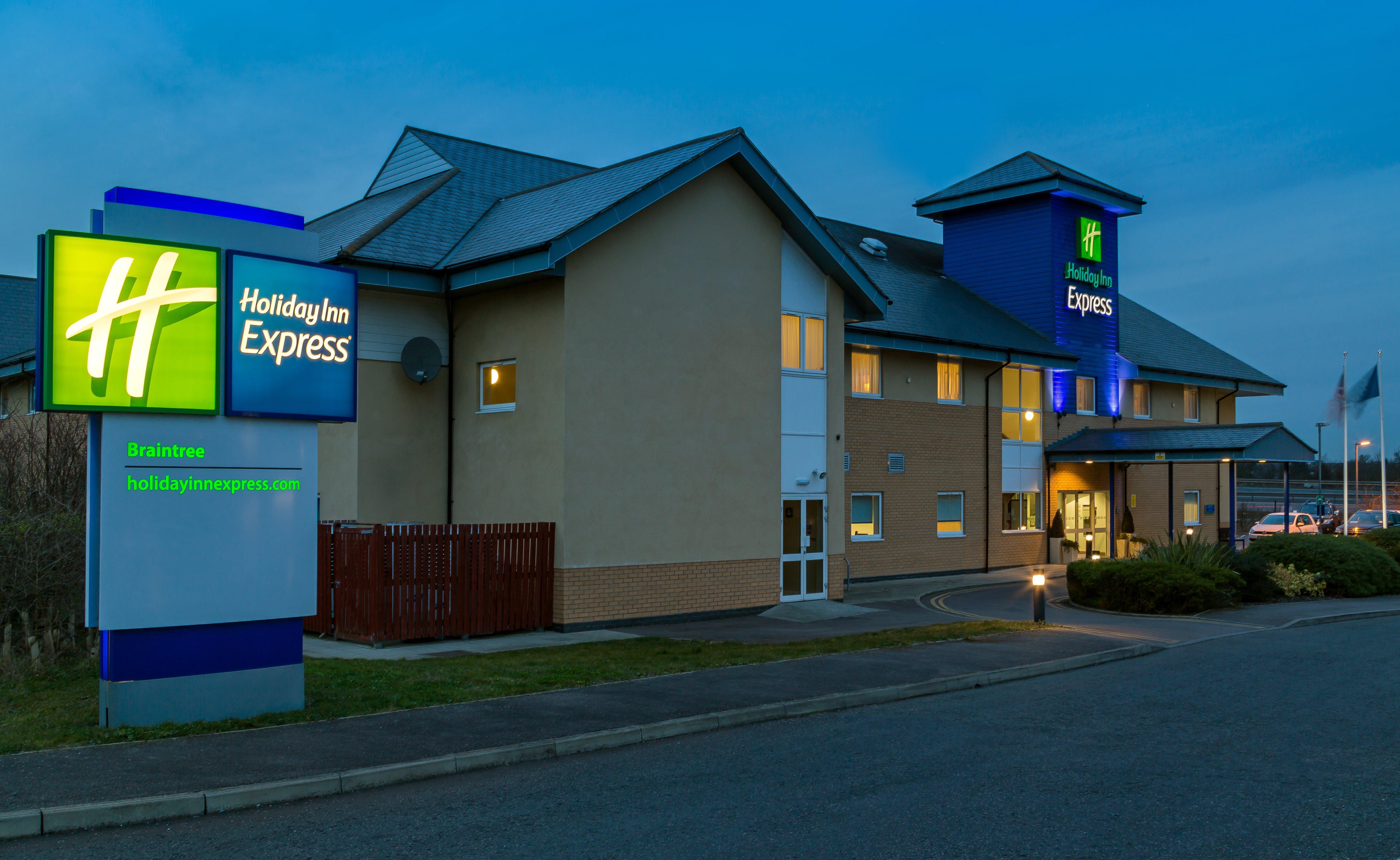 Holiday Inn Express Braintree By Ihg Bagian luar foto
