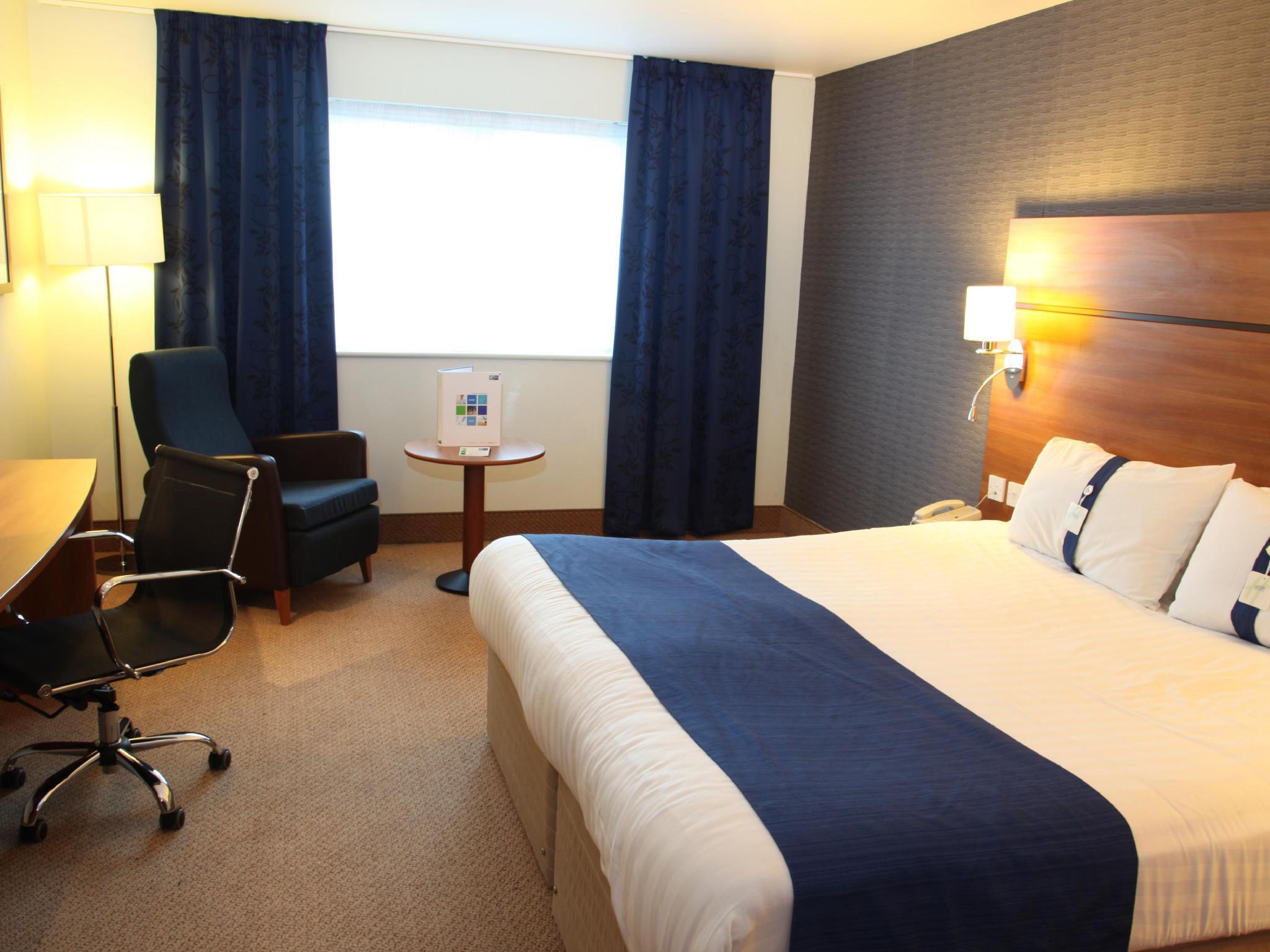 Holiday Inn Express Braintree By Ihg Bagian luar foto