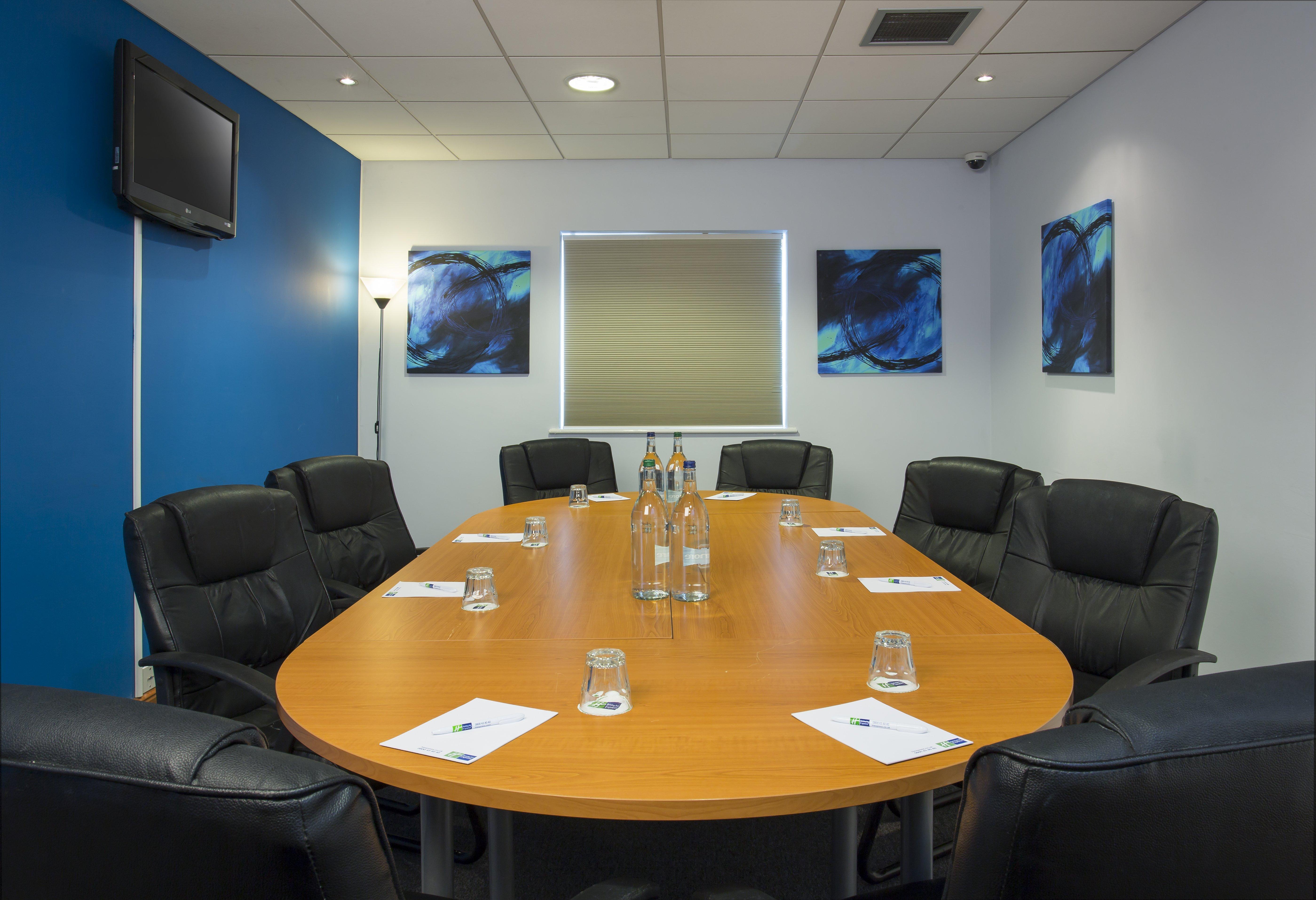Holiday Inn Express Braintree By Ihg Bagian luar foto