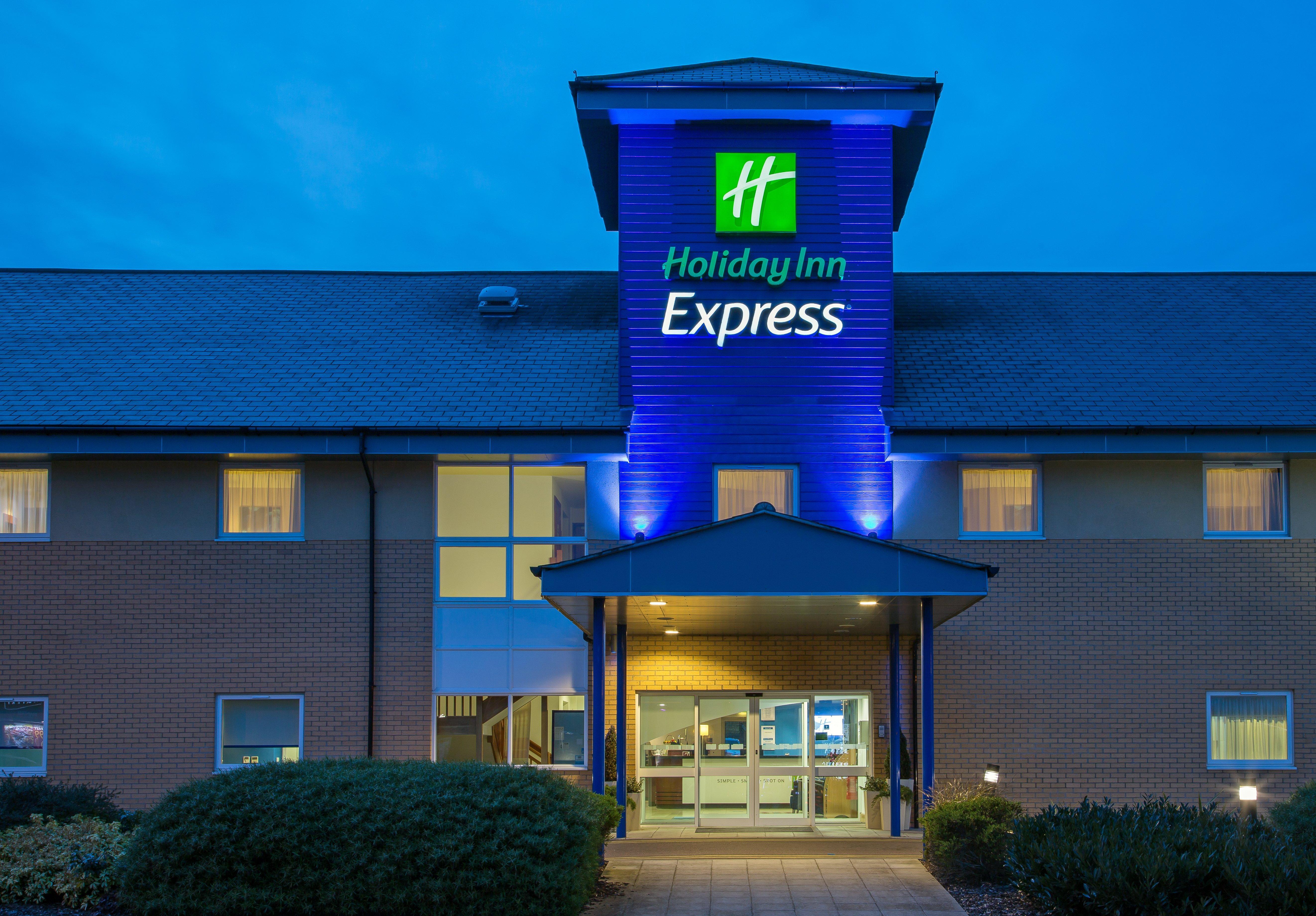 Holiday Inn Express Braintree By Ihg Bagian luar foto