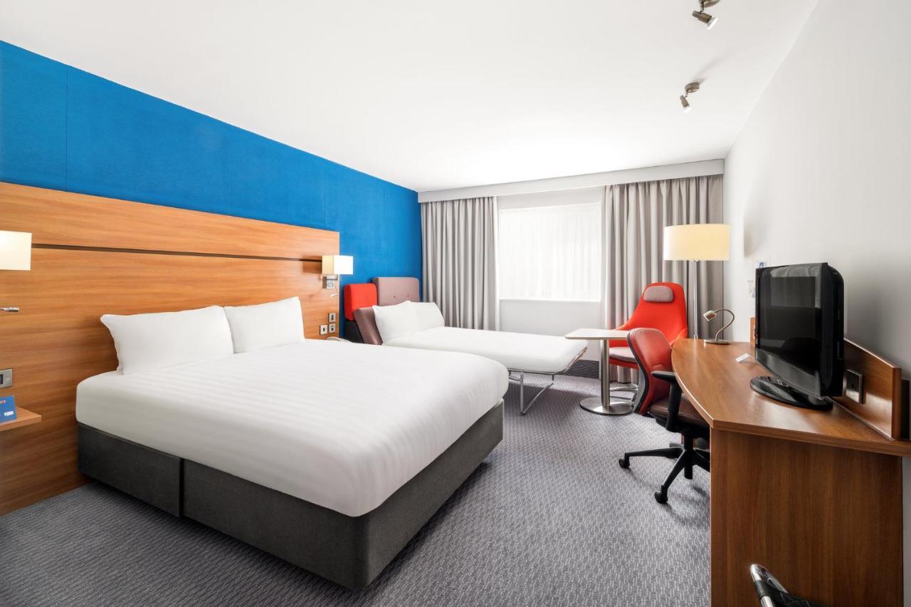 Holiday Inn Express Braintree By Ihg Bagian luar foto