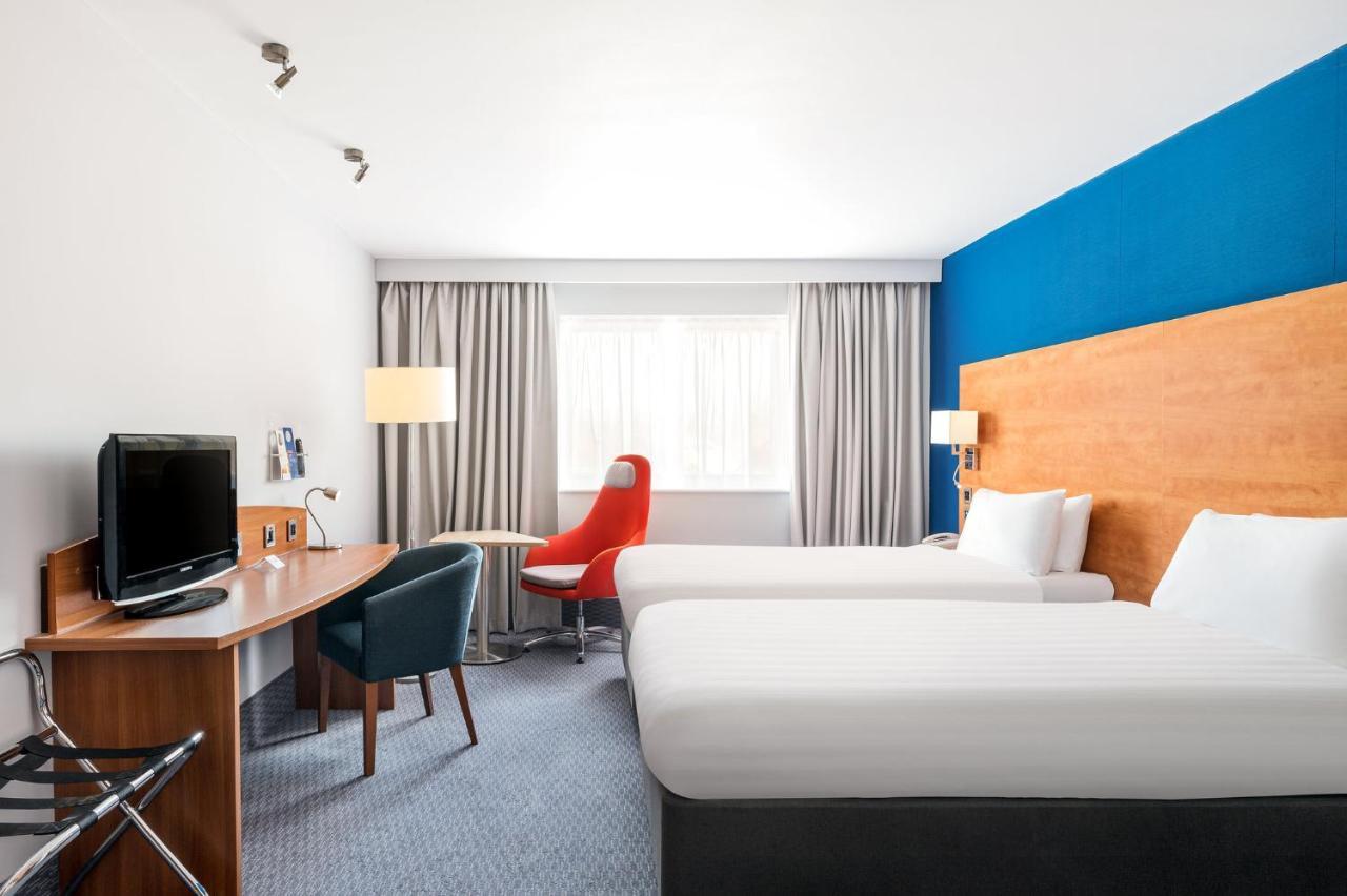 Holiday Inn Express Braintree By Ihg Bagian luar foto