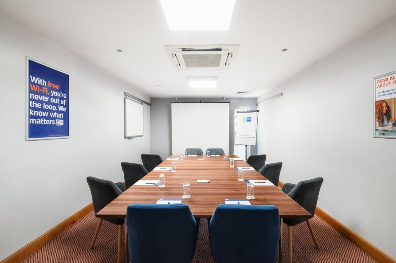 Holiday Inn Express Braintree By Ihg Bagian luar foto