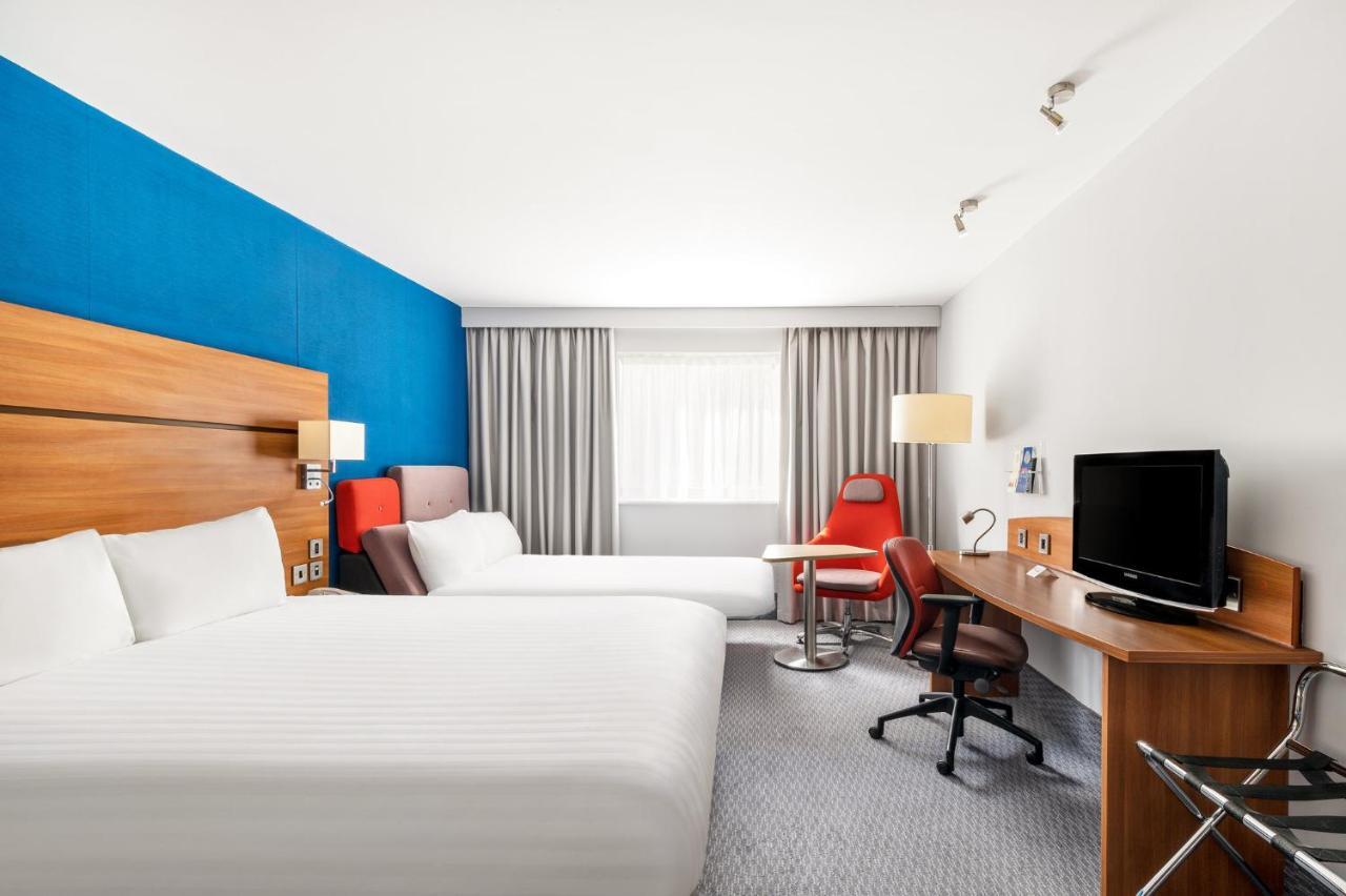 Holiday Inn Express Braintree By Ihg Bagian luar foto
