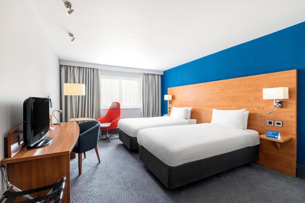 Holiday Inn Express Braintree By Ihg Bagian luar foto