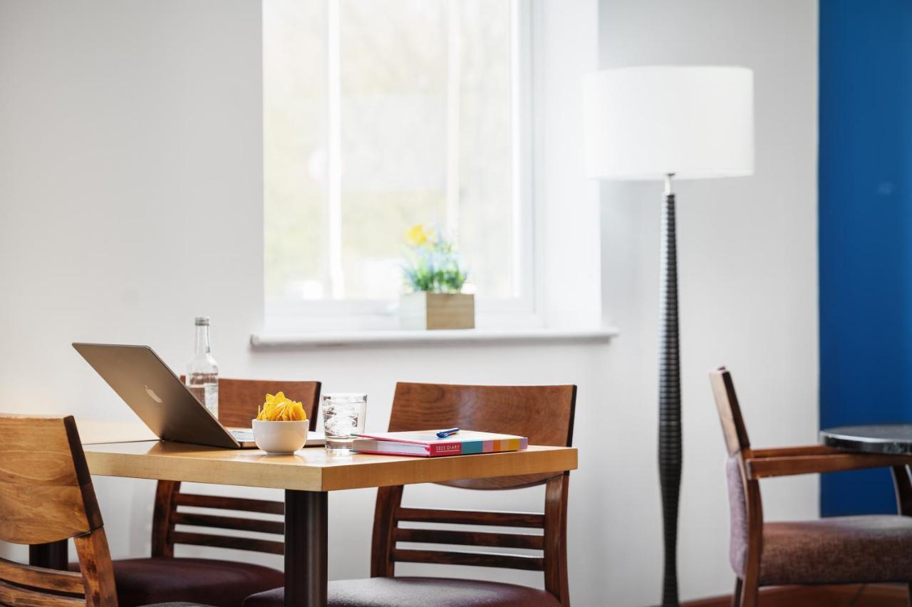 Holiday Inn Express Braintree By Ihg Bagian luar foto