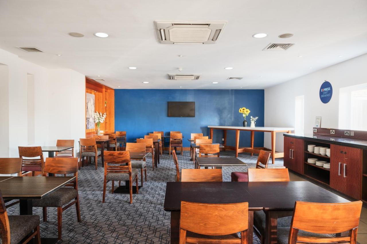 Holiday Inn Express Braintree By Ihg Bagian luar foto